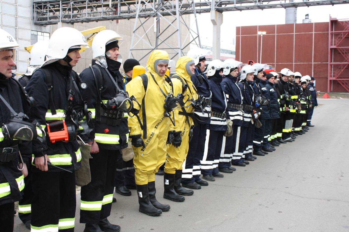 На востоке Украины уже погибли 15 спасателей, 28 - ранены и один находится в плену