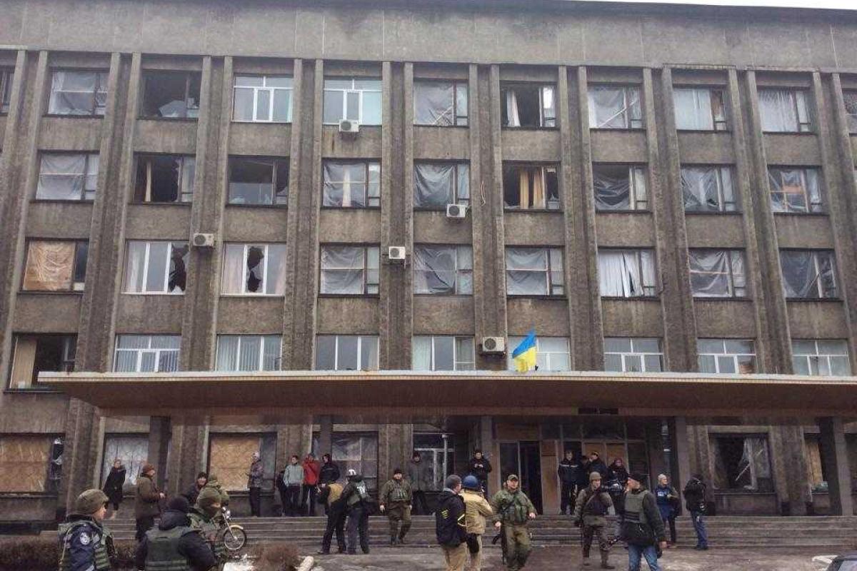 В Дебальцево милиция взяла под охрану помещение горсовета, - МВД В Дебальцево милиция взяла под охрану помещение горсовета, - МВД