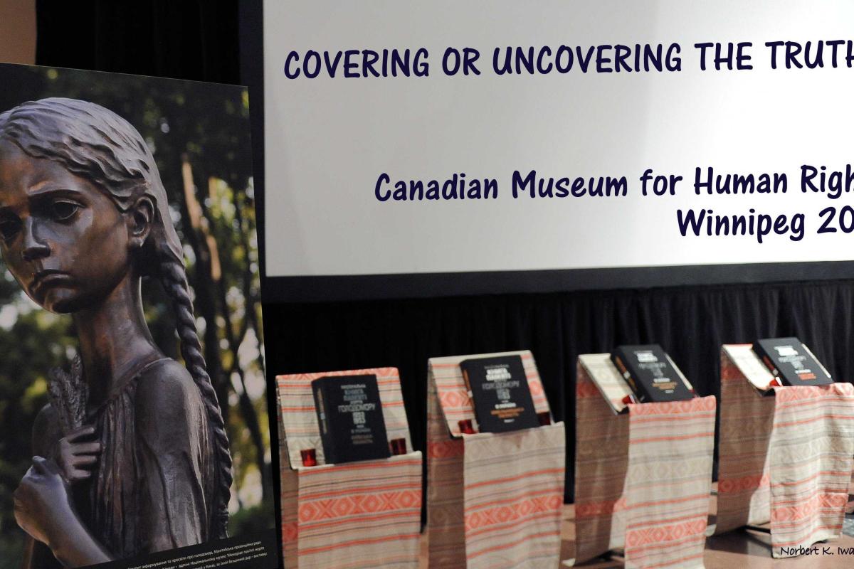 В Виннипеге представили первую путешествующую выставку-лекцию о Голодоморе