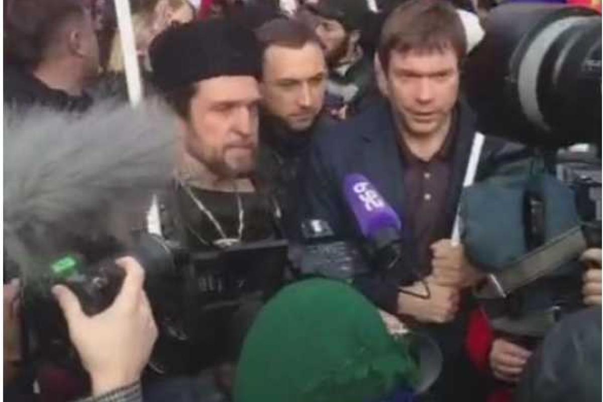 Царев с флагом боевиков "выплыл" на пропутинском митинге в Москве 