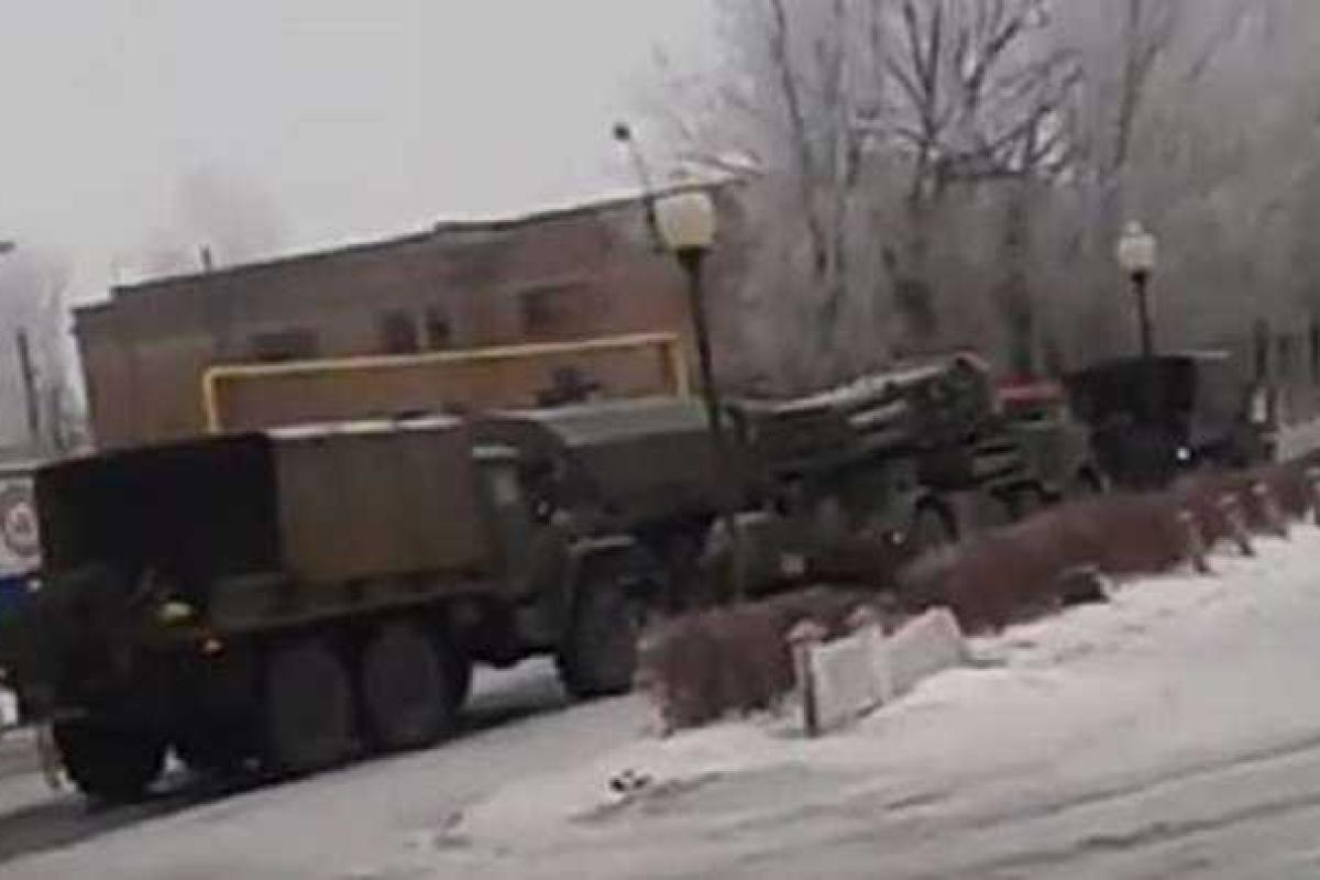 В Харцызск въехала колонна российских «Ураганов»