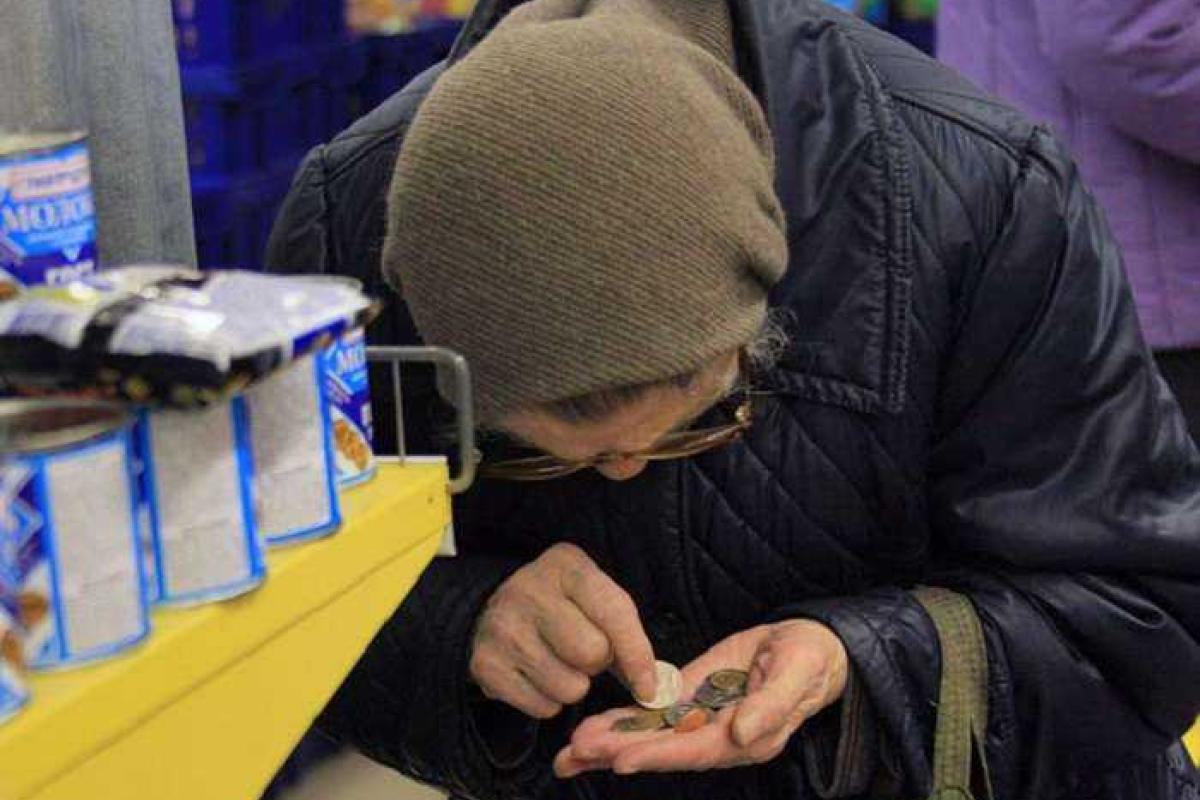 В России арестовали 81-летнюю бабушку за кражу пачки масла, старушка от испуга умерла 