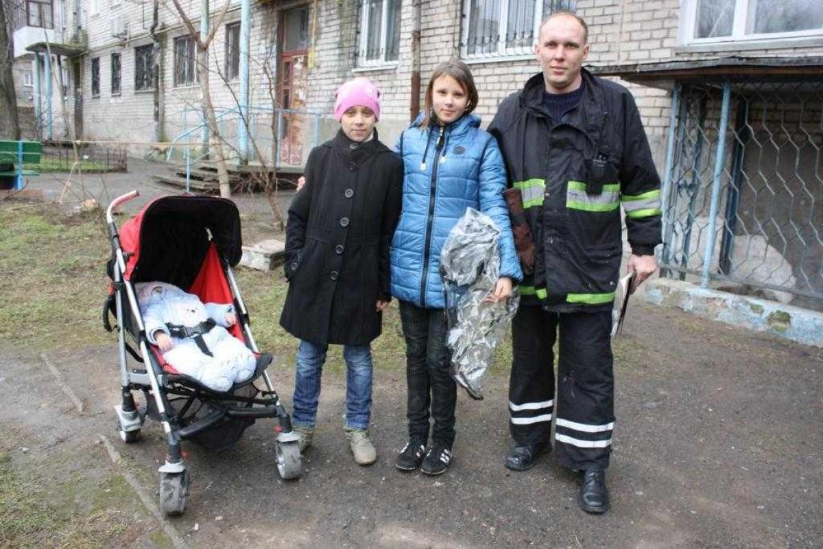 Запорожская область: во время пожара пожарные ГСЧС спасли трех женщин и трех детей
