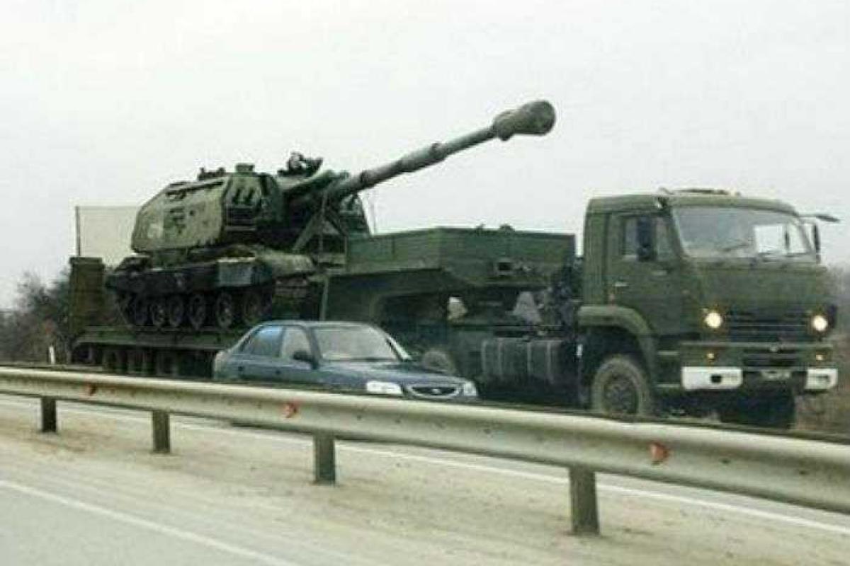 Из Луганска в сторону России выехала колонна военной техники