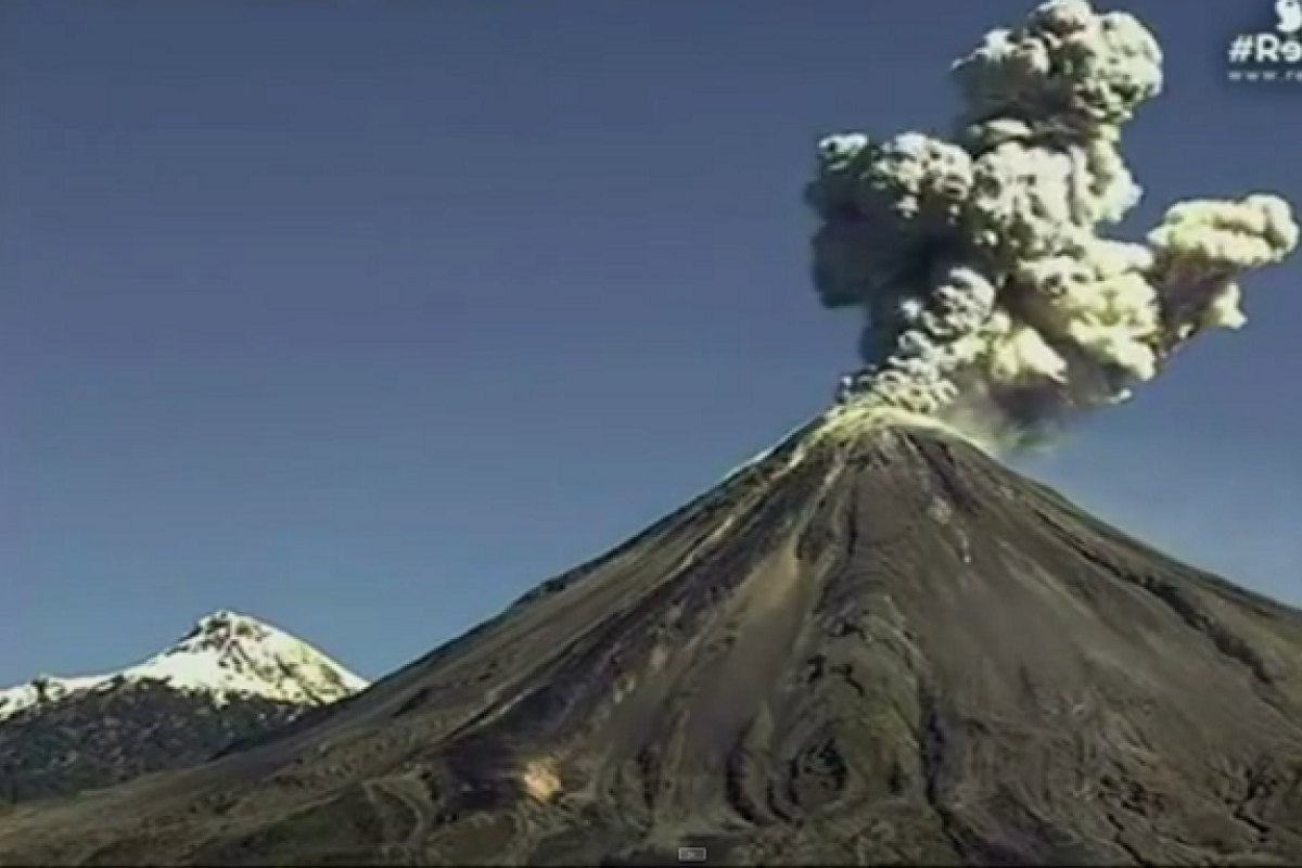 В Мексике началось извержение двух вулканов В Мексике началось извержение двух вулканов