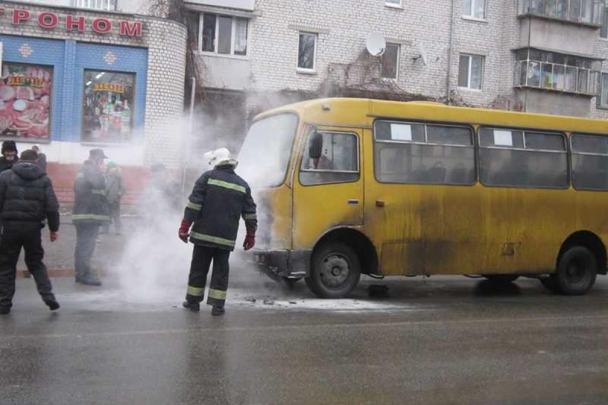 В Киевской области загорелся автобус В Киевской области загорелся автобус