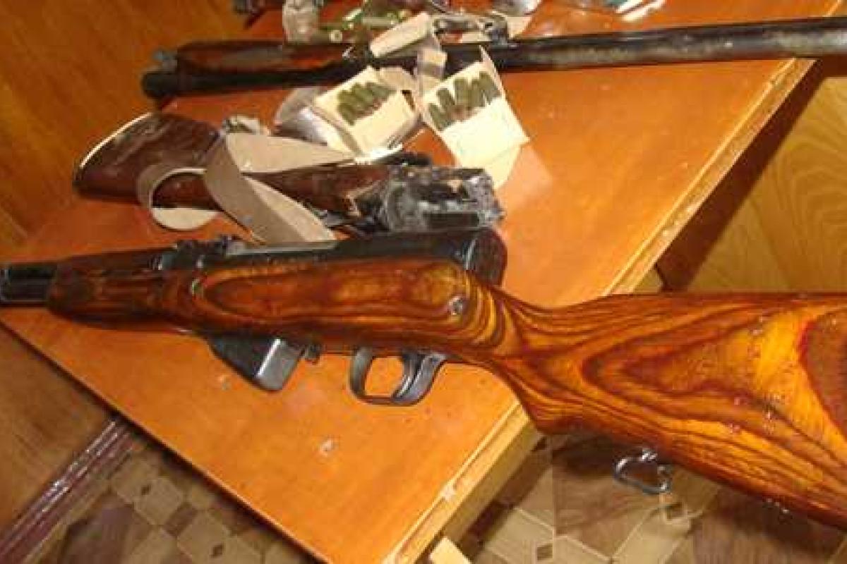 На Житомирщине задержали двух браконьеров с незаконным оружием На Житомирщине задержали двух браконьеров с незаконным оружием