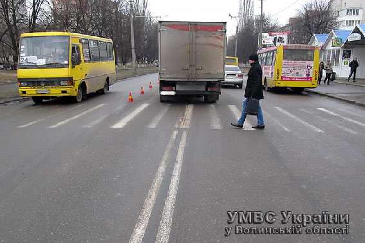 ДТП на Волыни: под колесами автомобиля оказались две школьницы ДТП на Волыни: под колесами автомобиля оказались две школьницы
