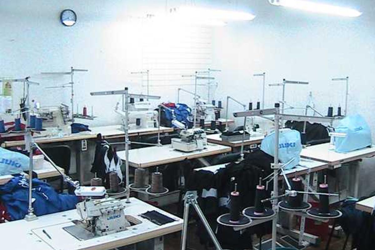 В Хмельницком обнаружили подпольный цех по изготовлению фальсифицированной одежды В Хмельницком обнаружили подпольный цех по изготовлению фальсифицированной одежды