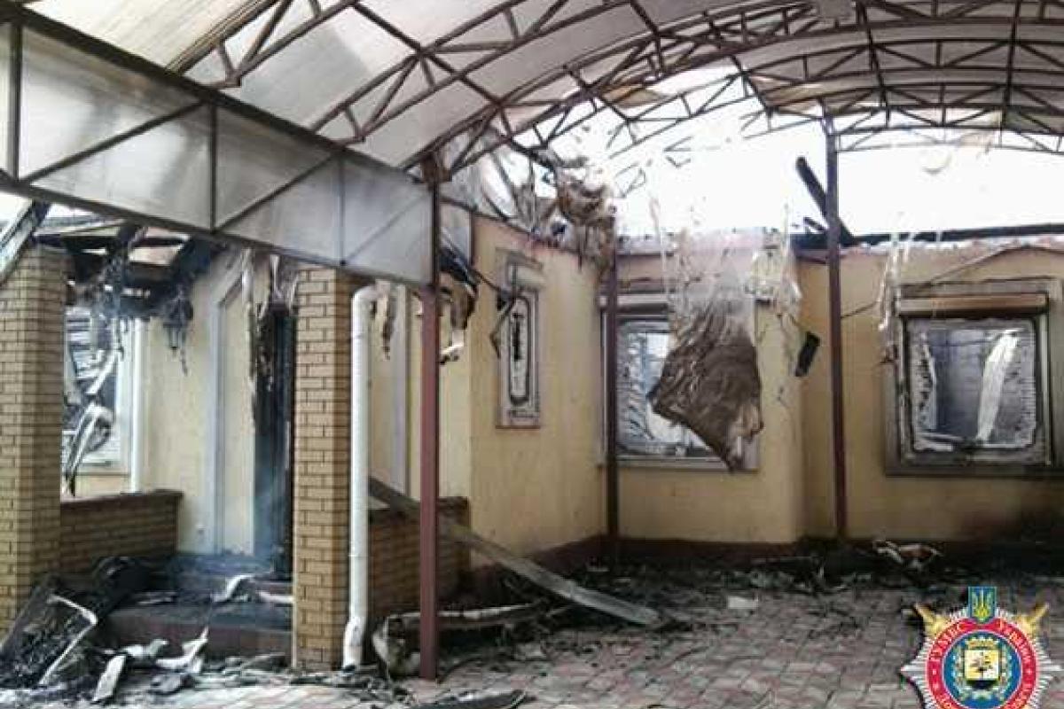 В Марьинке задержали мародеров, которые грабили и сжигали дома В Марьинке задержали мародеров, которые грабили и сжигали дома