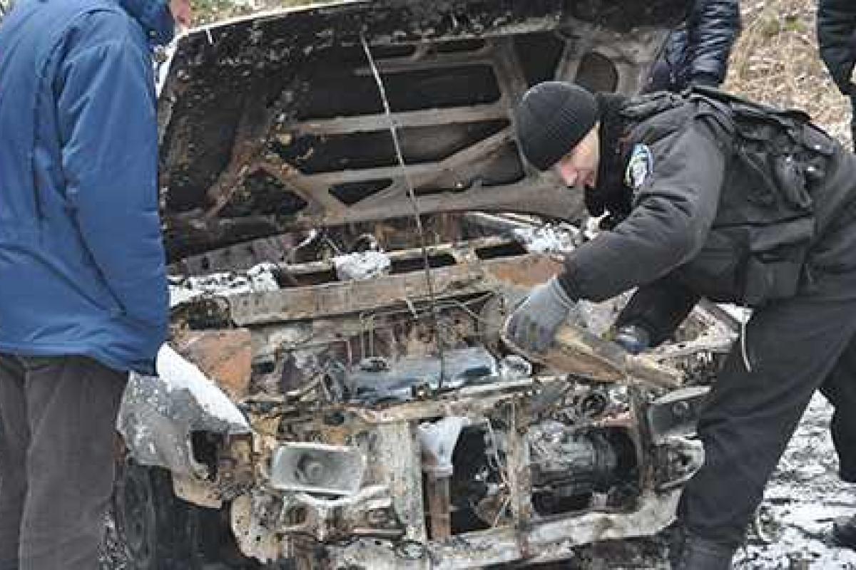 На Буковине найдено обгоревшее авто с трупом мужчины На Буковине найдено обгоревшее авто с трупом мужчины
