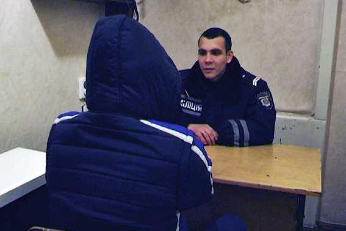 В Харькове задержаны трое мужчин, которые грабили аптеки В Харькове задержаны трое мужчин, которые грабили аптеки