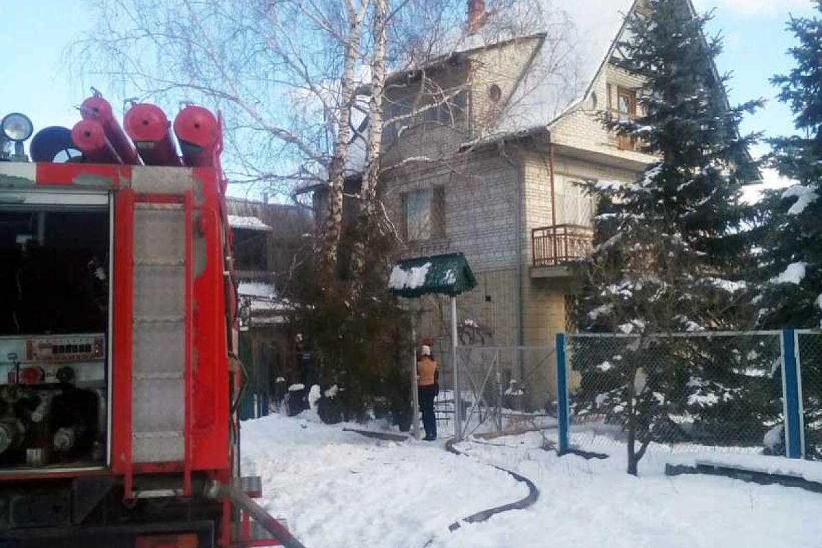 На Киевщине от пожара спасли 3-х этажный жилой дом На Киевщине от пожара спасли 3-х этажный жилой дом