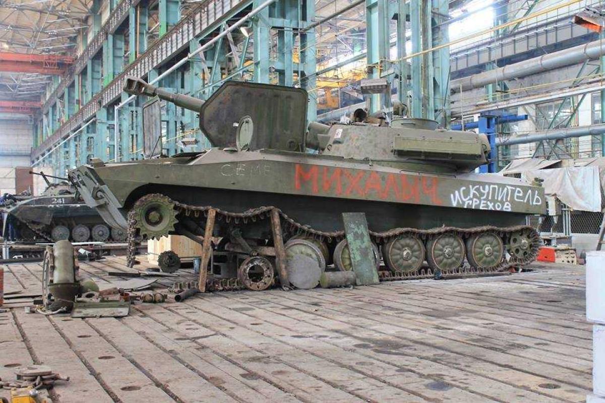Завод «Донецкгормаш» ремонтирует захваченную боевиками в Дебальцево украинскую бронетехнику Завод «Донецкгормаш» ремонтирует захваченную боевиками в Дебальцево украинскую бронетехнику