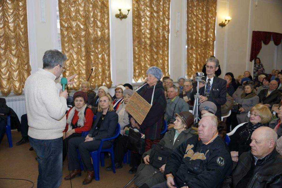 Мариупольцы встретились с известным журналистом