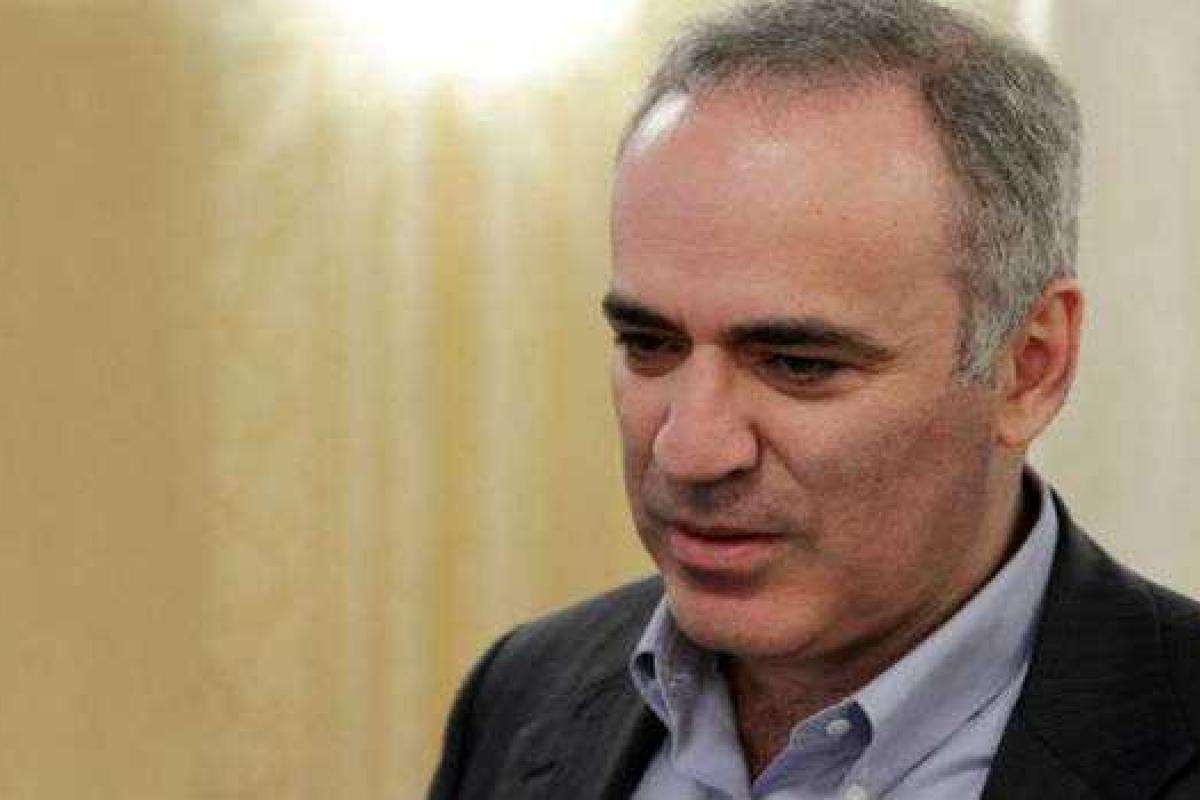 Гарри Каспаров сравнил Путина с раковой опухолью