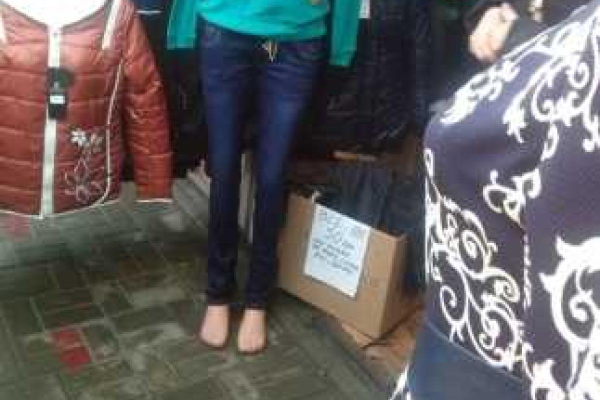 В Славянске одежду начали менять на муку и сахар