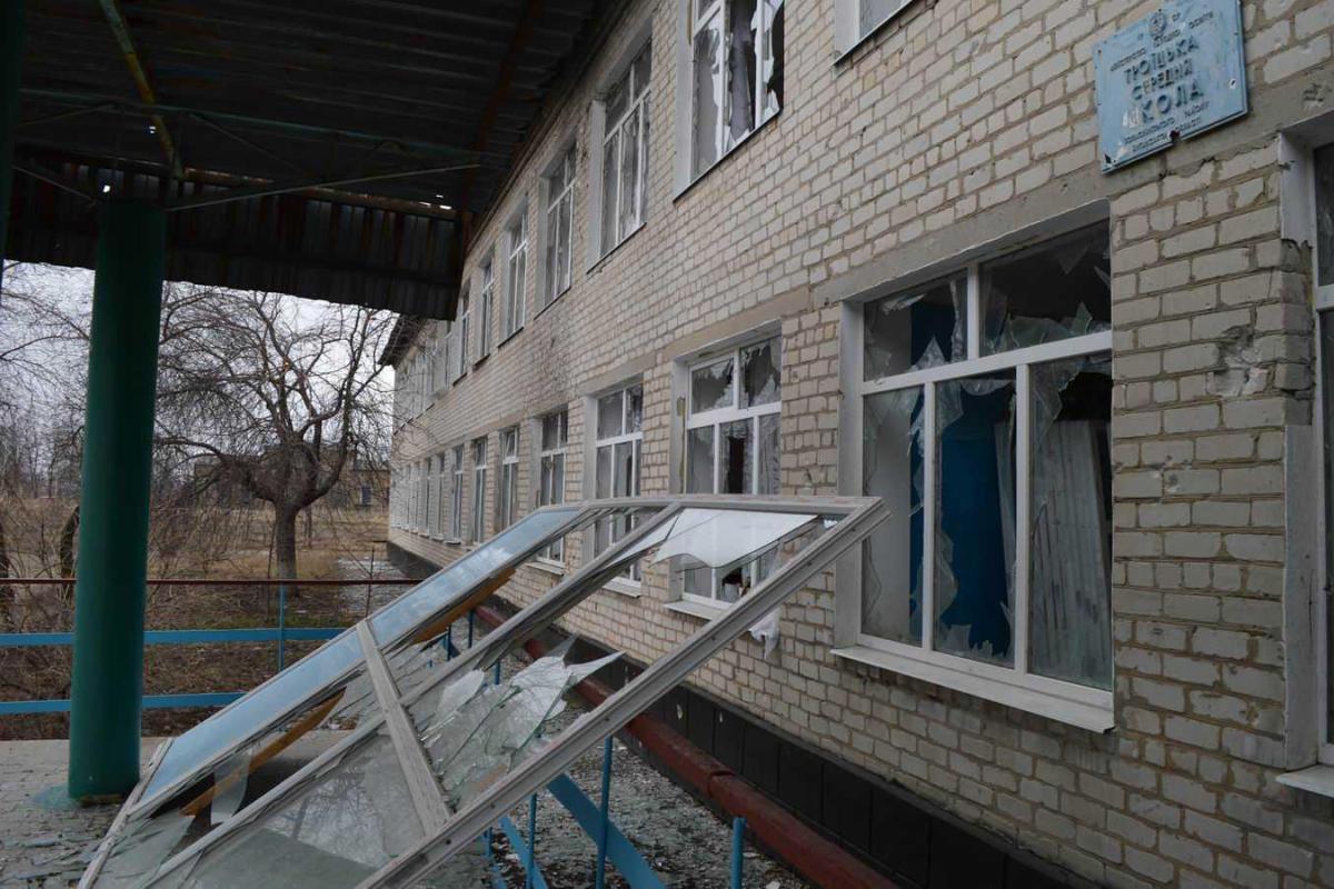 В Троицком второй раз за последние несколько месяцев обстреляли школу