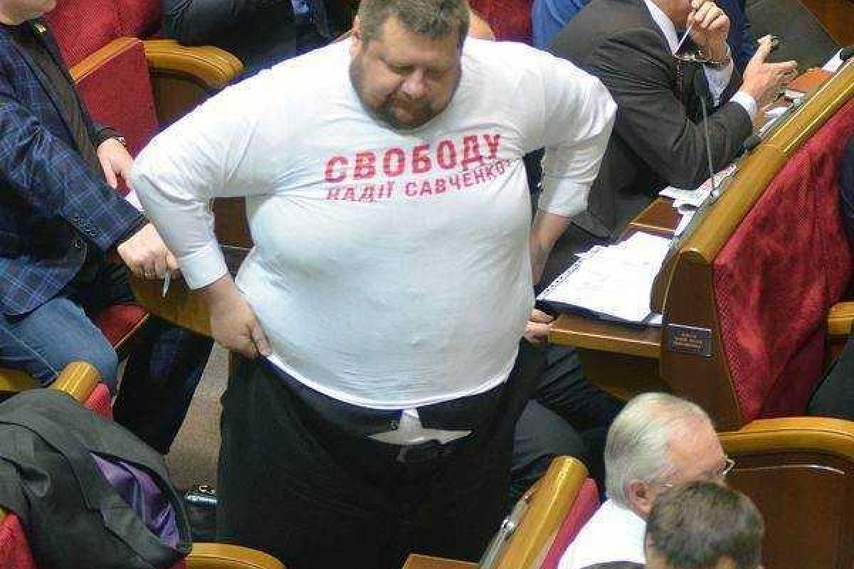 Депутат-радикал шокировал дресс-кодом в Верховной Раде Депутат-радикал шокировал дресс-кодом в Верховной Раде