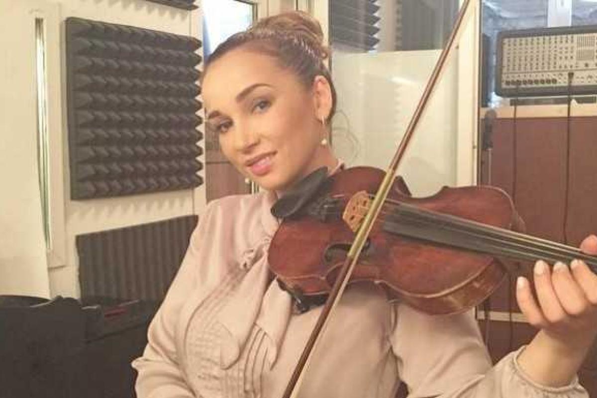 Анфиса Чехова взялась за смычок Анфиса Чехова взялась за смычок