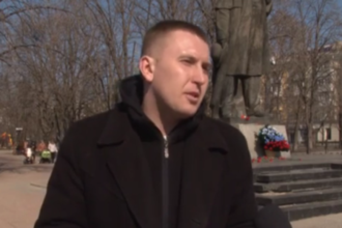 В Луганске почтили память "россиянина" Тараса Шевченко В Луганске почтили память "россиянина" Тараса Шевченко