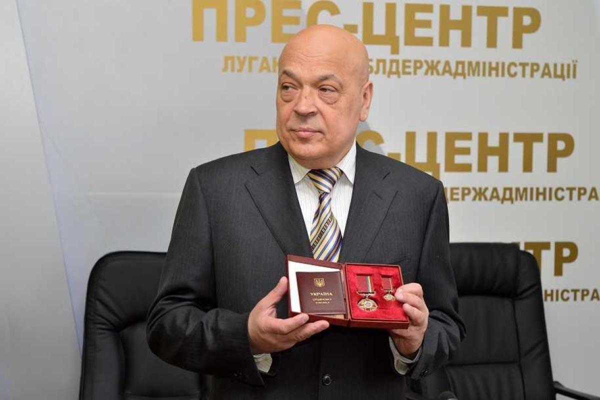 Луганские медики, которые работали под снарядами в г. Счастье, получили государственные награды Луганские медики, которые работали под снарядами в г. Счастье, получили государственные награды