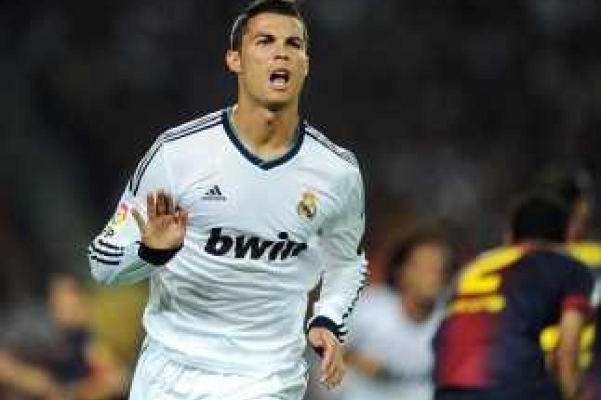 Фанат Роналду предложил кумиру девушку в обмен на футболку Фанат Роналду предложил кумиру девушку в обмен на футболку