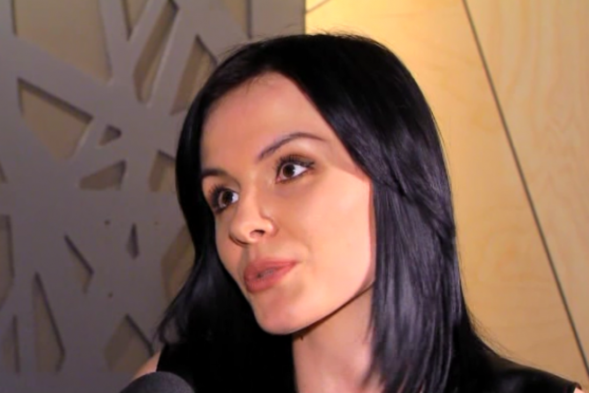 Эрика встречается с парнем из шоу-бизнеса