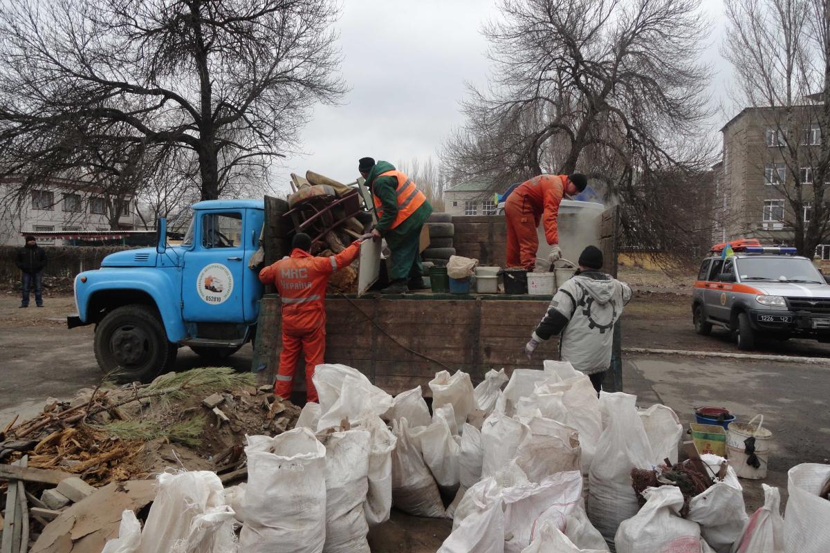 ГСЧС провела разведку 1500 км территорий восточных регионов для определения новых маршрутов перевозки людей ГСЧС провела разведку 1500 км территорий восточных регионов для определения новых маршрутов перевозки людей