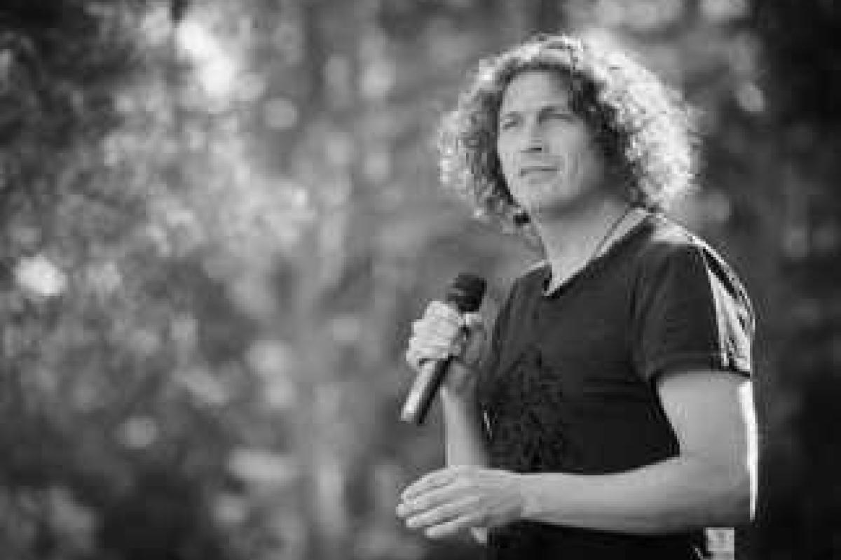 Группа "Скрябин" нашла временную замену Кузьме