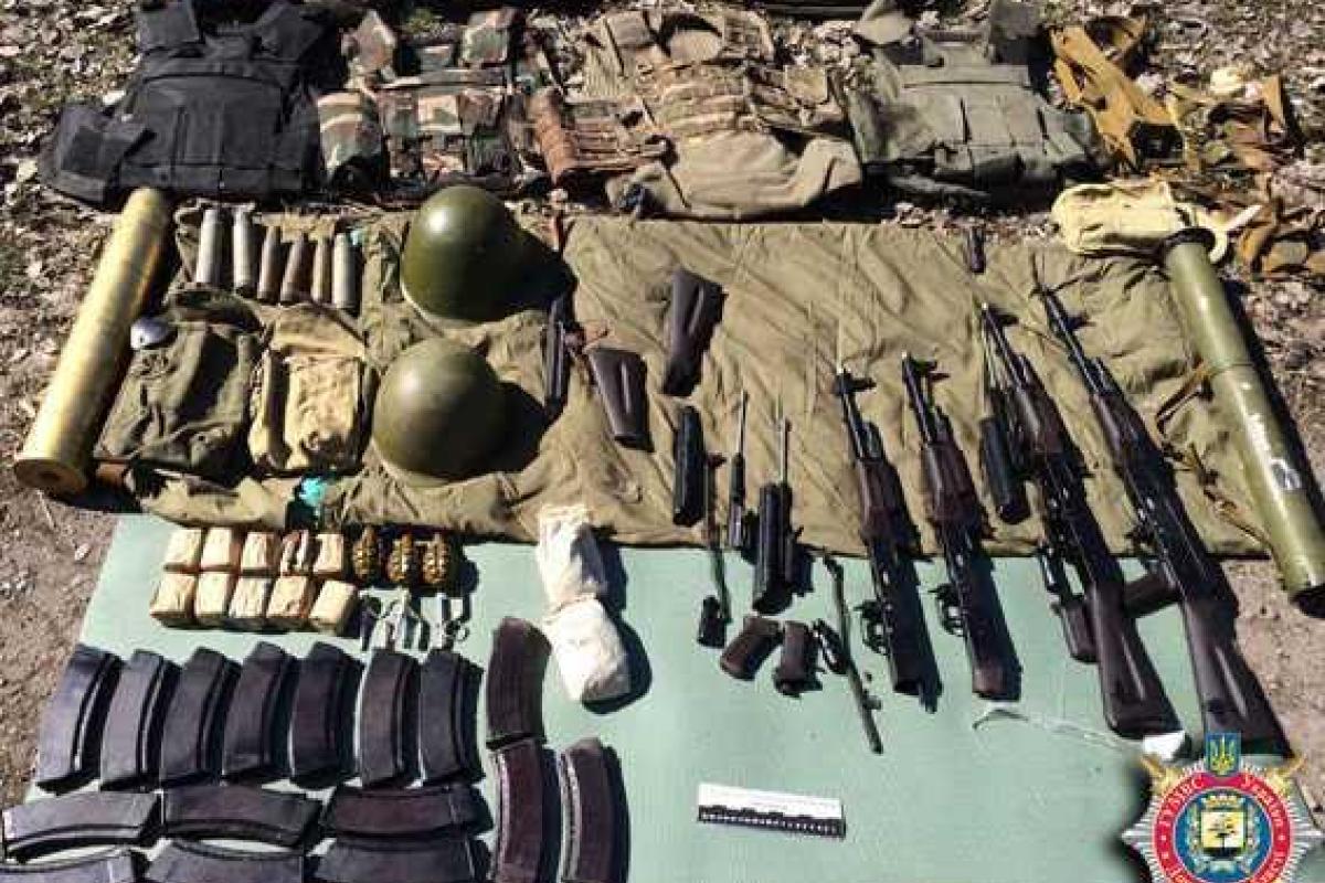 На Донетчине задержаны жители с арсеналом оружия На Донетчине задержаны жители с арсеналом оружия