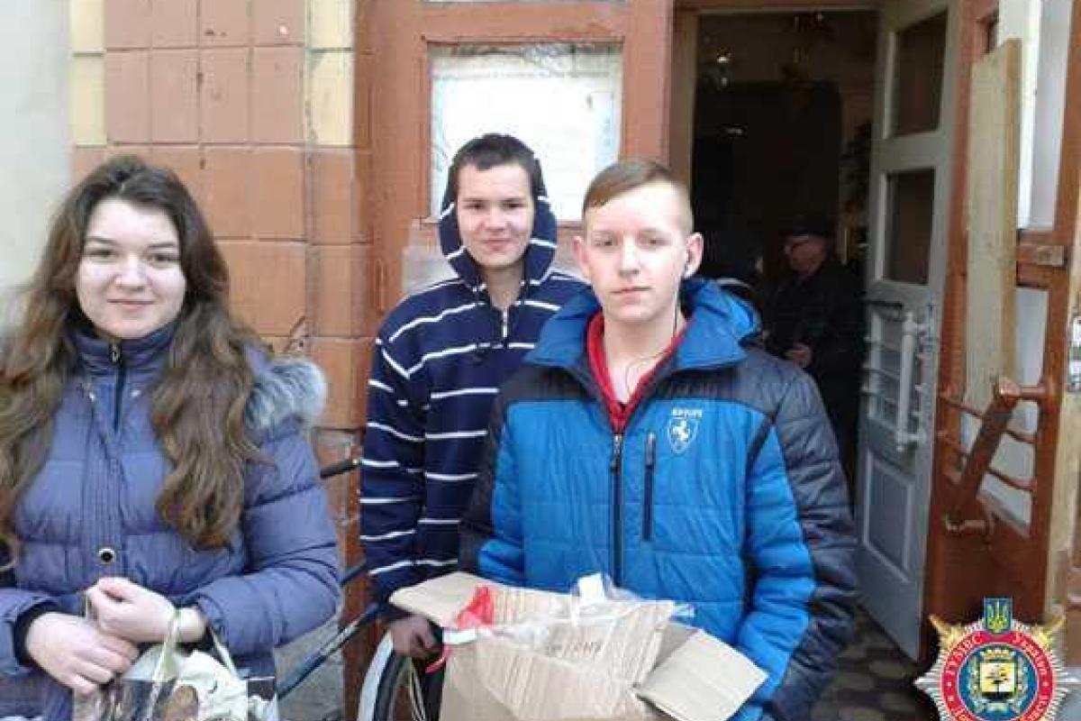 Дети Марьинского района получили гуманитарную помощь от милиционеров Донетчины