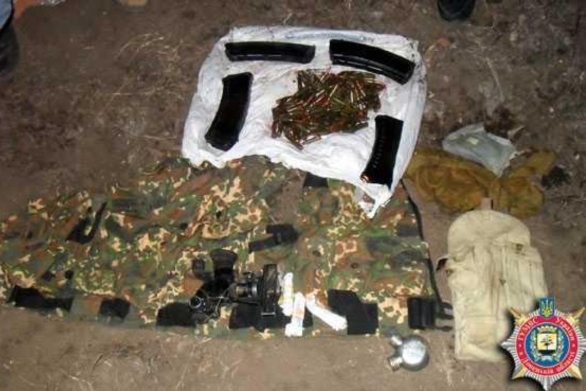 Боевик "ДНР" закопал боеприпасы во дворе у людей, которые спасли его после ДТП Боевик "ДНР" закопал боеприпасы во дворе у людей, которые спасли его после ДТП