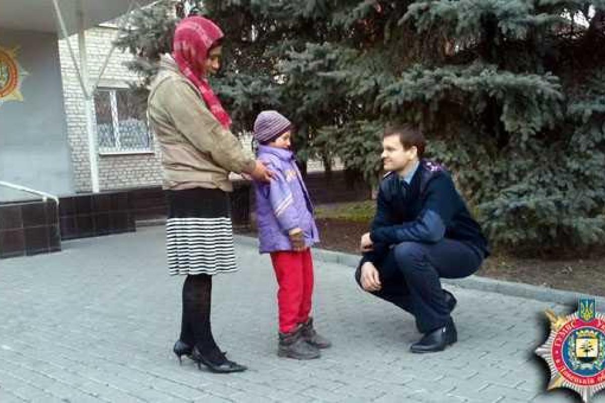 В Артемовске нерадивой матери милиционеры вернули пропавшую дочь В Артемовске нерадивой матери милиционеры вернули пропавшую дочь