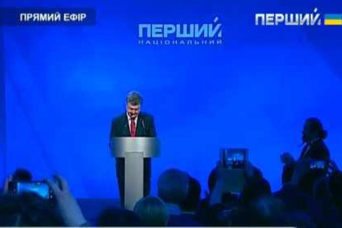 Порошенко в прямом эфире подписал закон о создании общественного вещания