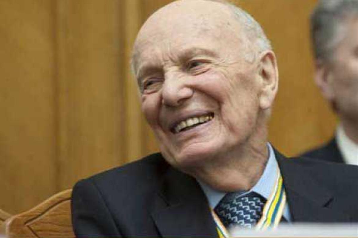 Президентом НАНУ повторно избран 96-летний Борис Патон Президентом НАНУ повторно избран 96-летний Борис Патон