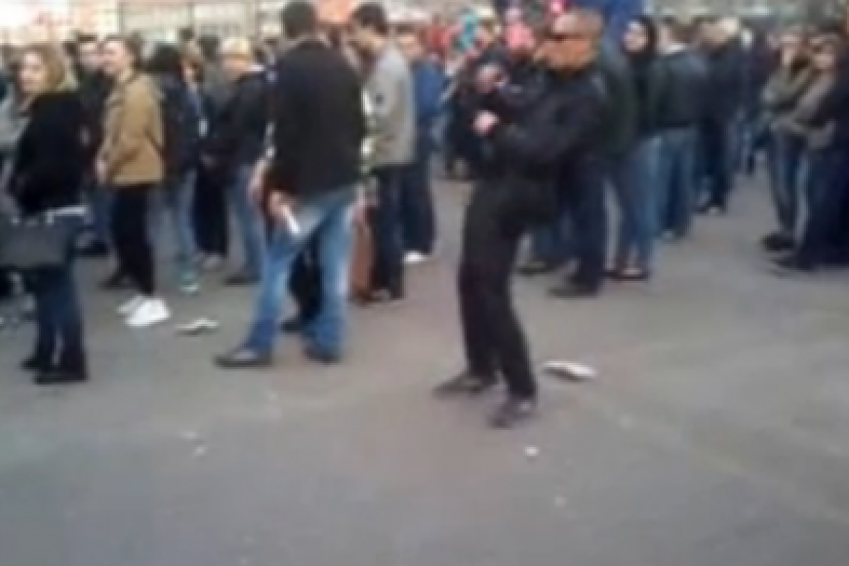 В сети появился танец одинокого дончанина В сети появился танец одинокого дончанина