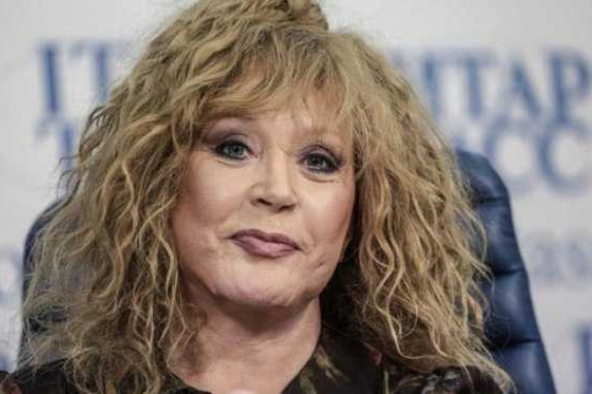 Максим Галкин поздравил свою супругу стихами Максим Галкин поздравил свою супругу стихами