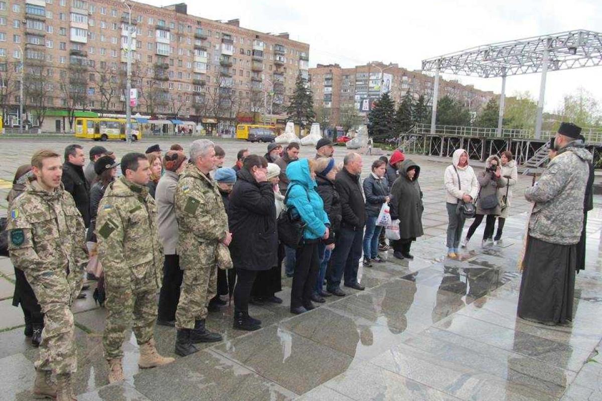 Защитники Мариуполя приняли участие в панихиде по погибшим в зоне АТО