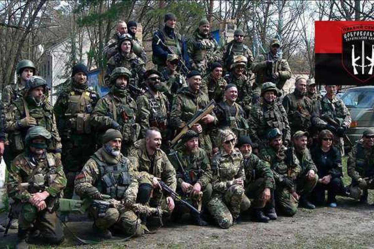 Батальон ДУК "Правый сектор" вышел из Песок Батальон ДУК "Правый сектор" вышел из Песок