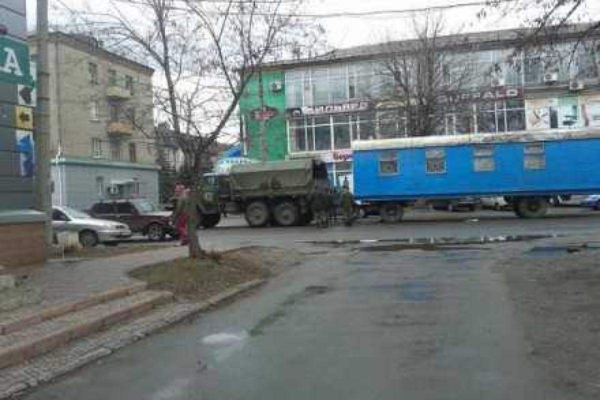 Жители Луганска зафиксировали военную технику в центре города Жители Луганска зафиксировали военную технику в центре города