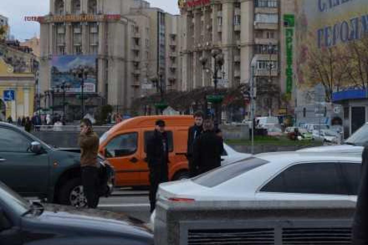 Сын Петра Порошенко попал в ДТП в центре Киева Сын Петра Порошенко попал в ДТП в центре Киева