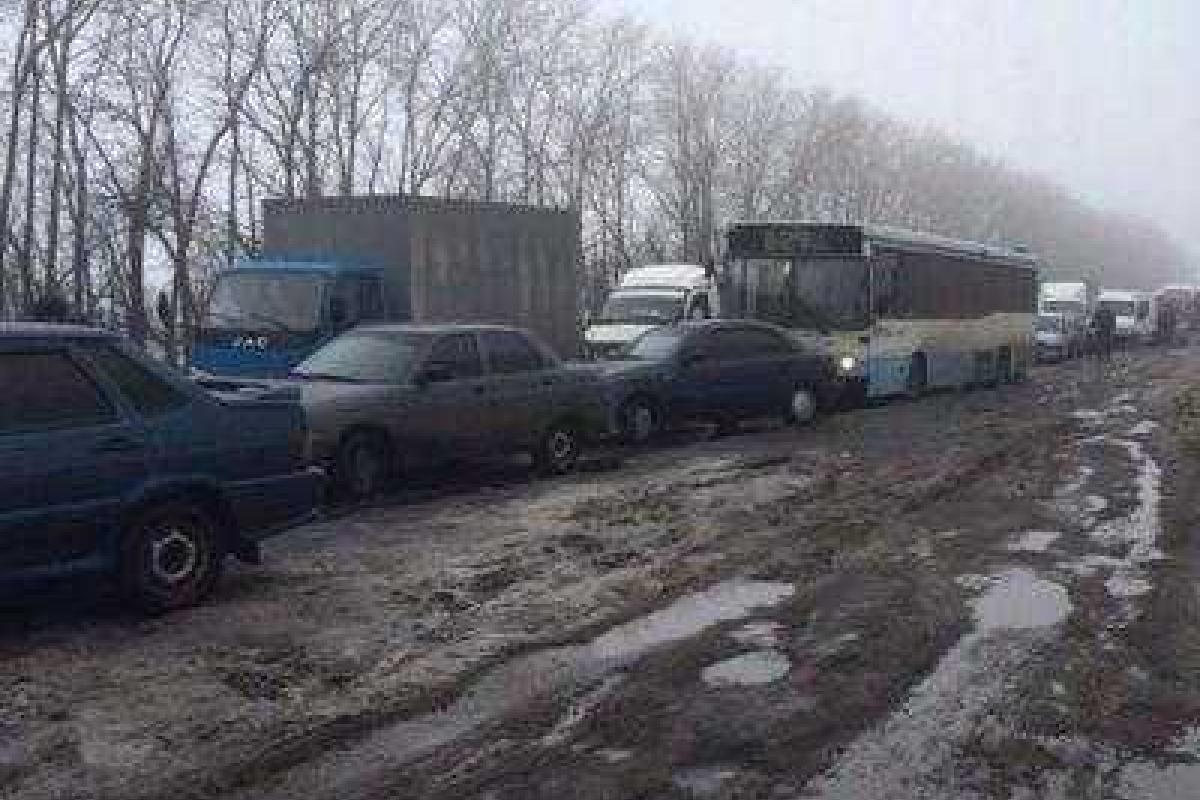 Волонтер рассказал, как унижают людей на украинских пунктах проверки в зоне АТО