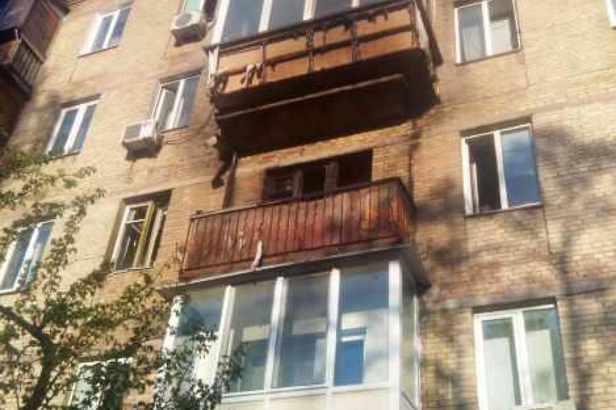 Пожарные Киева спасли мужчину из горящей квартиры и эвакуировали 20 человек Пожарные Киева спасли мужчину из горящей квартиры и эвакуировали 20 человек