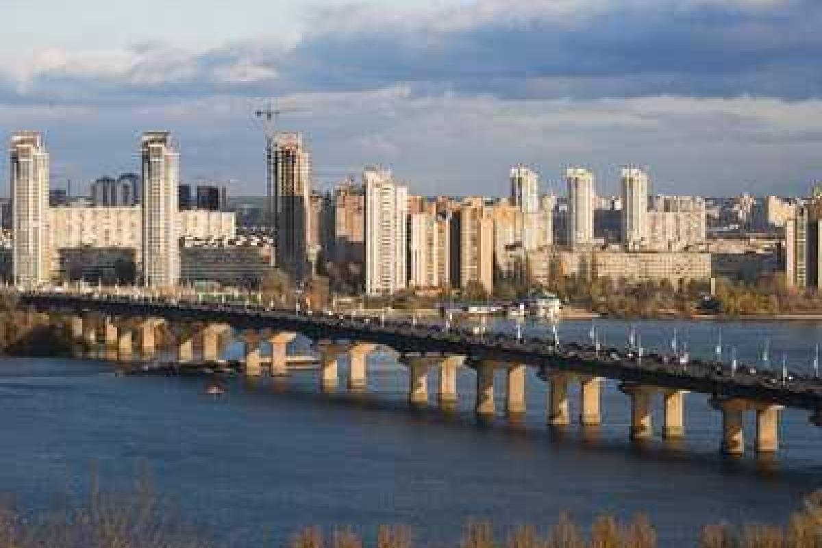 На Киевщине спасатели помогли правоохранителям достать погибшую женщину из р. Днепр На Киевщине спасатели помогли правоохранителям достать погибшую женщину из р. Днепр