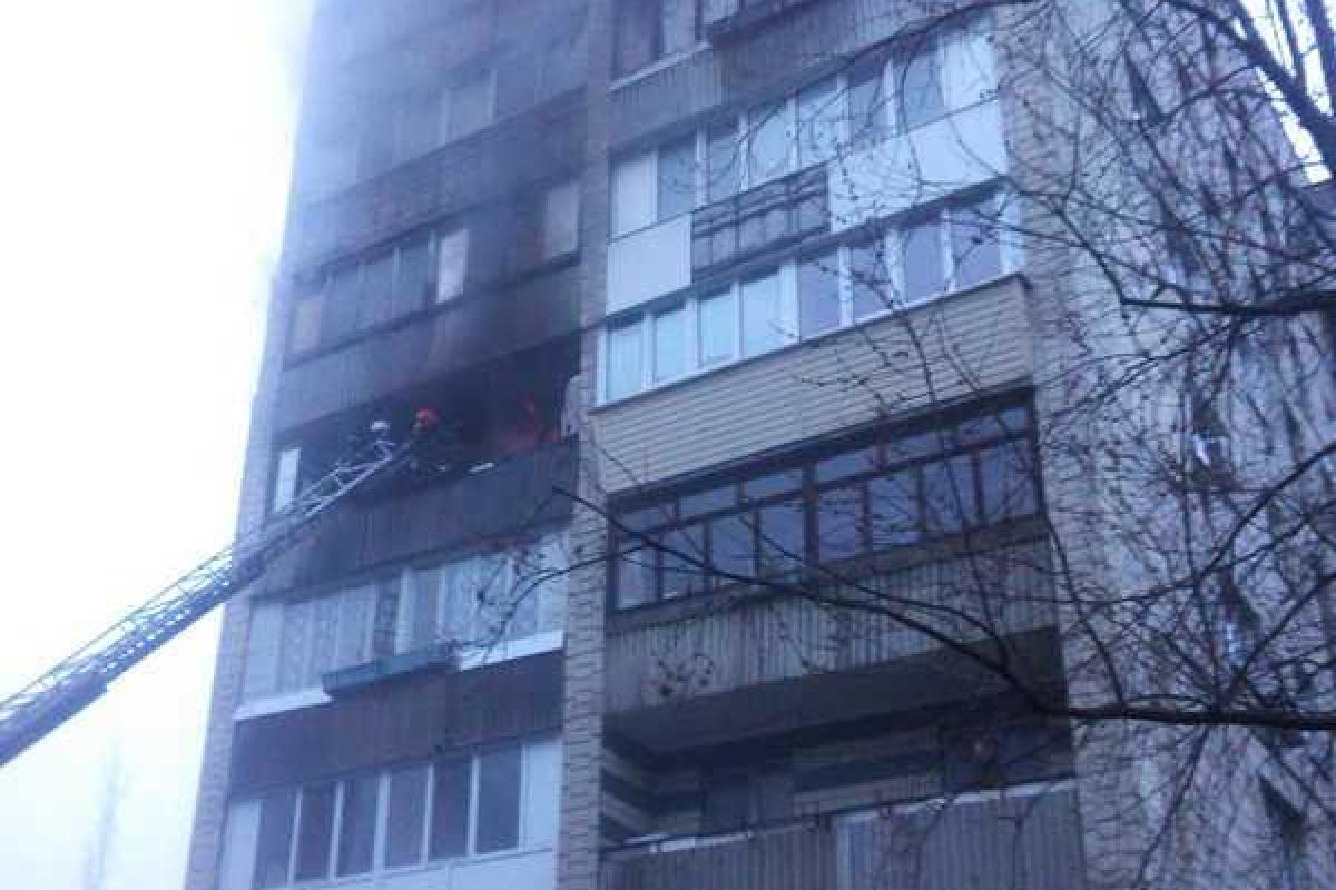 В Киеве, во время ликвидации пожара, огнеборцы обнаружили умершую женщину В Киеве, во время ликвидации пожара, огнеборцы обнаружили умершую женщину