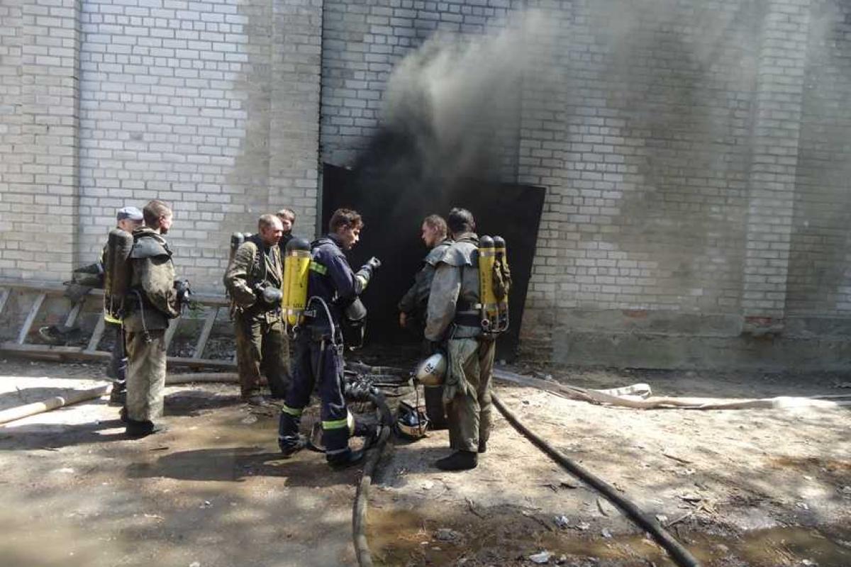 В Херсоне погасили пожар в подвале заброшенного здания В Херсоне погасили пожар в подвале заброшенного здания