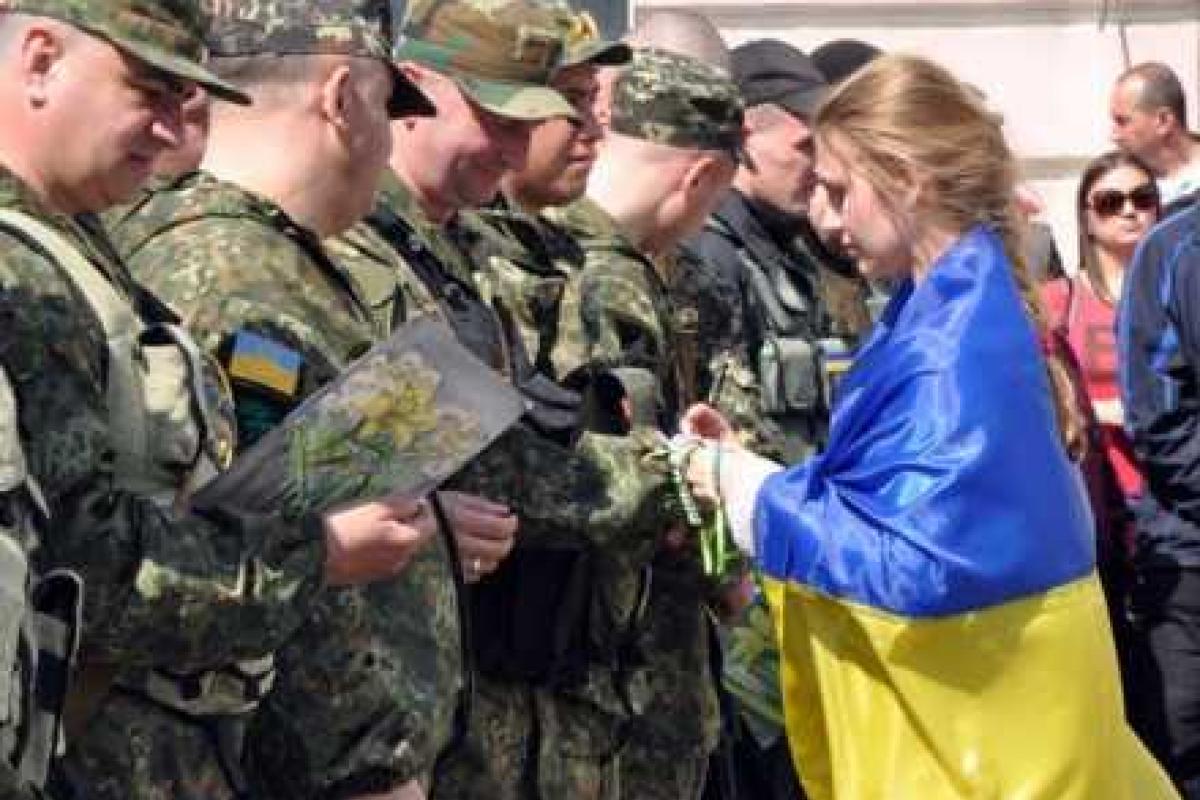 Около 200 полтавских правоохранителей отправились на Донбасс Около 200 полтавских правоохранителей отправились на Донбасс