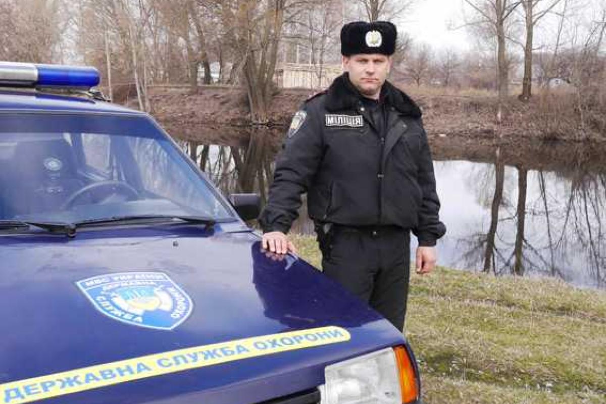 На Сумщине милиционер спас жизнь сестрам-близняшкам