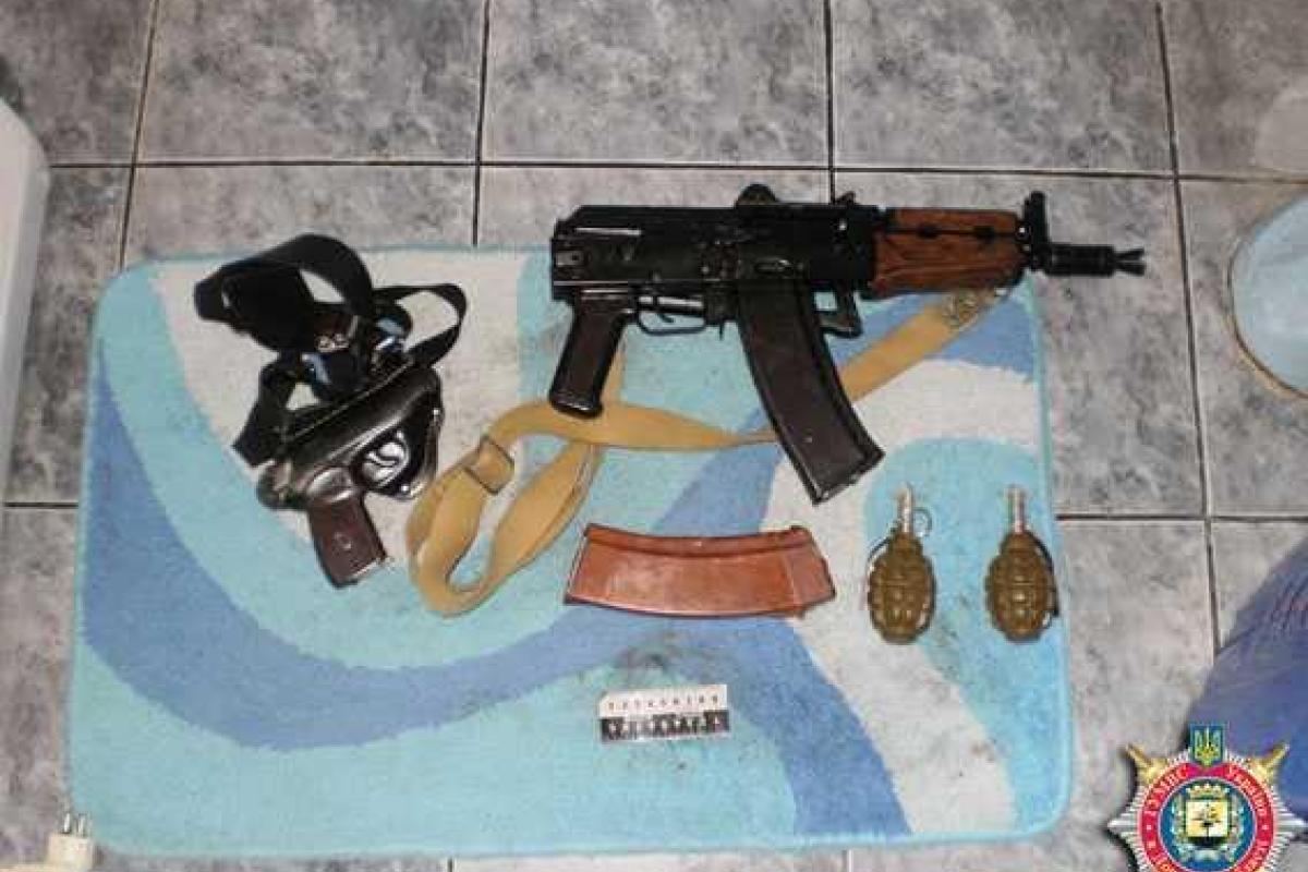 У жителя Донетчины изъят арсенал оружия и боеприпасов У жителя Донетчины изъят арсенал оружия и боеприпасов